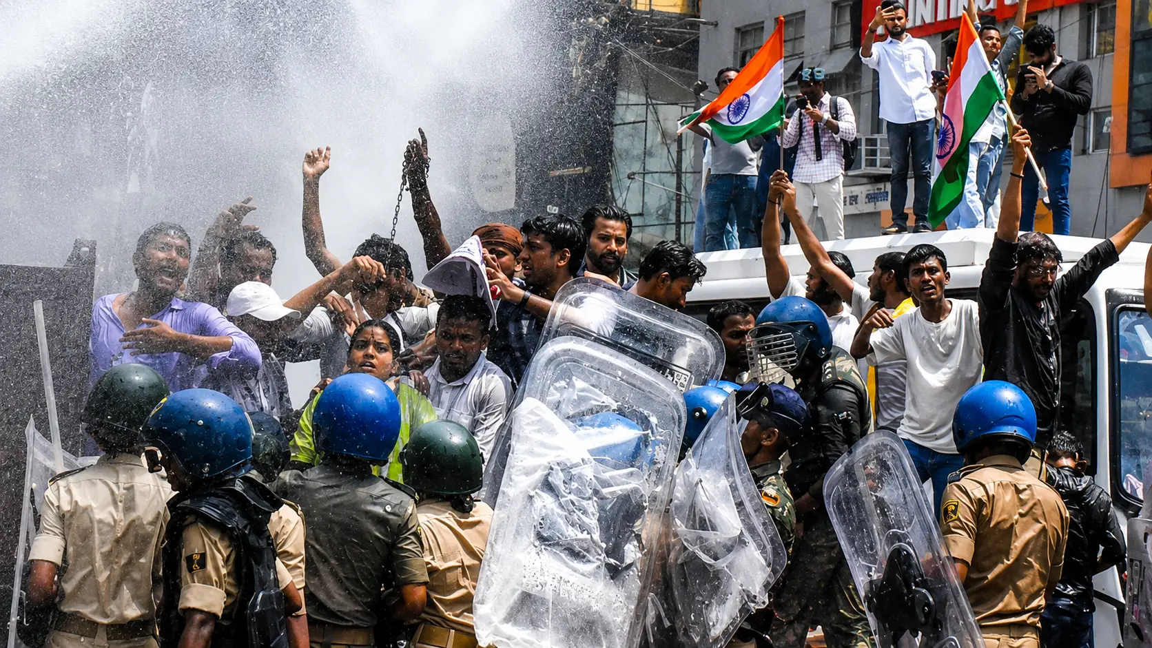 Students, cops face off in Patna during march