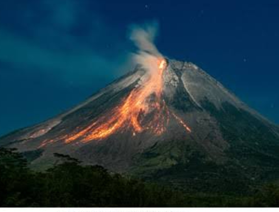 Kīlauea Volcano Erupts Again, Lava Fountains Reach 260 Feet After 3-Month Pause
