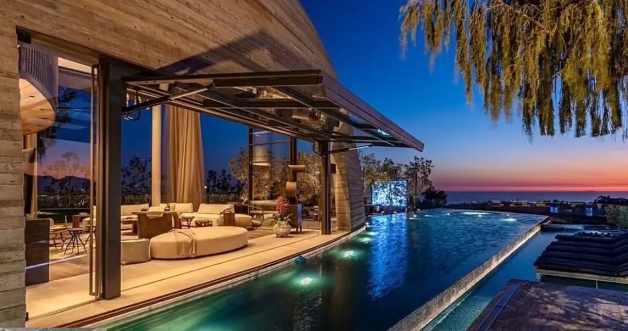 $1 Billion Mansion Lost to Unprecedented Wildfire: A Glimpse Into California’s Crisis