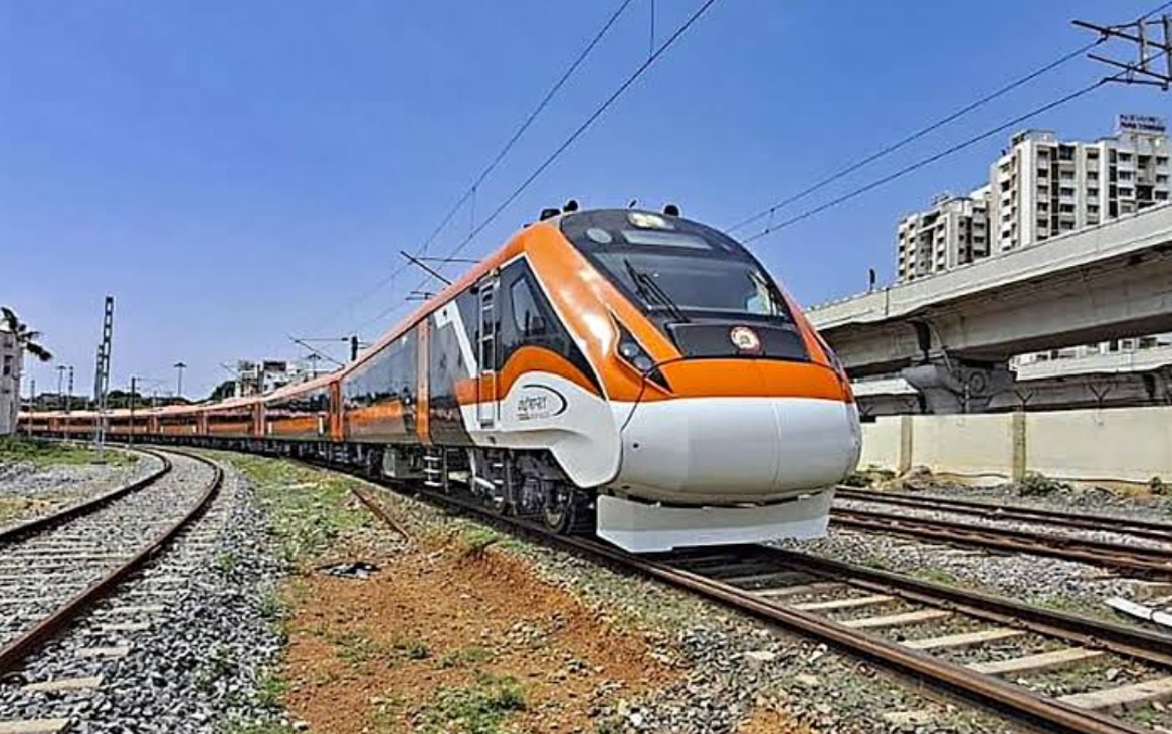 Dehradun: Vande Bharat Express Involved in Collision with Animal Near Bareilly, Sustains Front-End Damage