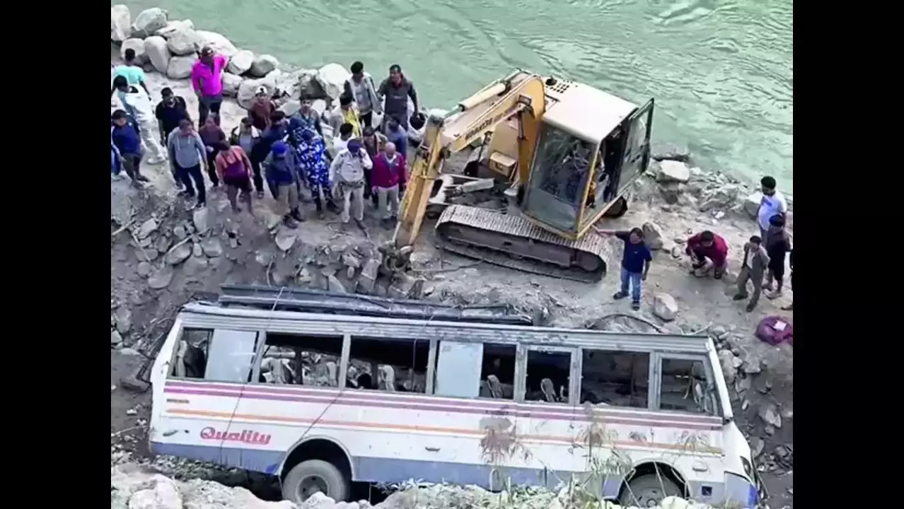 Tragic Bus Accident Near West Bengal-Sikkim Border Claims Five Lives, Leaves Several Injured
