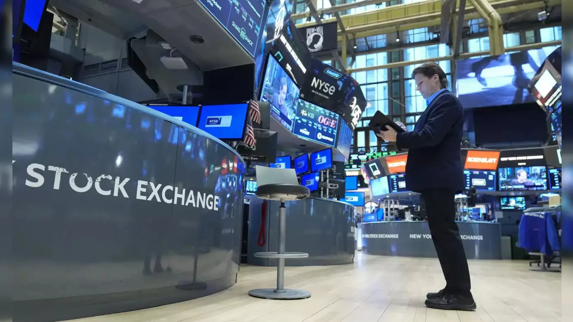 U.S. Stock Market Faces Downturn Amid Corporate Challenges