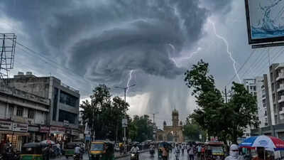 UP Weather Alert: Thunderstorm and Rain Warning Issued for 70 Districts Including Ghaziabad and Noida