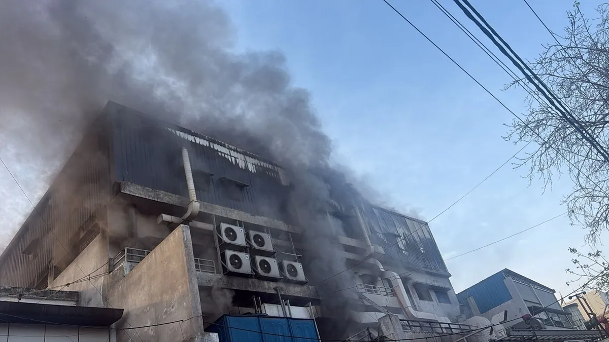 Massive Fire Breaks Out at Electrical Equipment Factory in Noida Sector-9, Firefighters Launch Major Operation