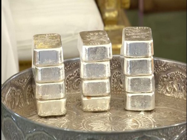Ram Mandir Donation Controversy: Sindhi Community Seeks Answers on 200 Kg Silver Bricks Donated for Ayodhya Temple