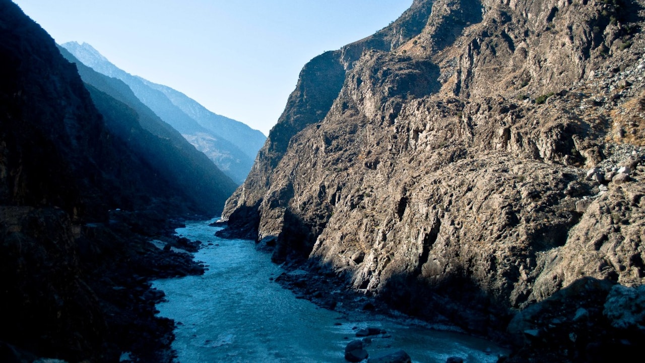 Pakistan Revives Indus Waters Treaty Debate, Avoids Naming India at Global Conference