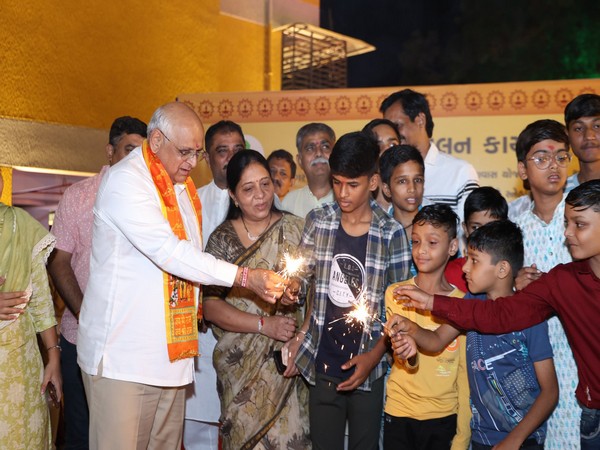 Amit Shah Inaugurates Gopalanand Yatrik Bhavan at 